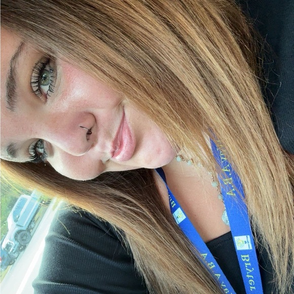 Meet your Posher, Emily - Picture 1 of 2